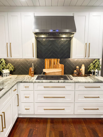 Customer kitchen with the Proline PLFW 832 - Under-Cabinet Range Hood, 1000/2000 CFM | Convertible to Ductless, Stainless Steel Finish
