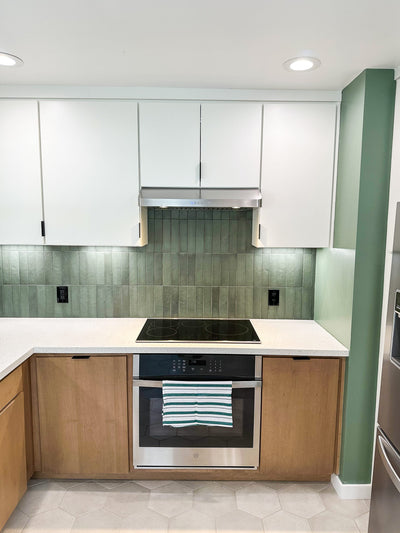 Customer kitchen with the Proline PLJW 185 - Slim Under-Cabinet Range Hood, 600 CFM | Convertible to Ductless, Stainless Steel