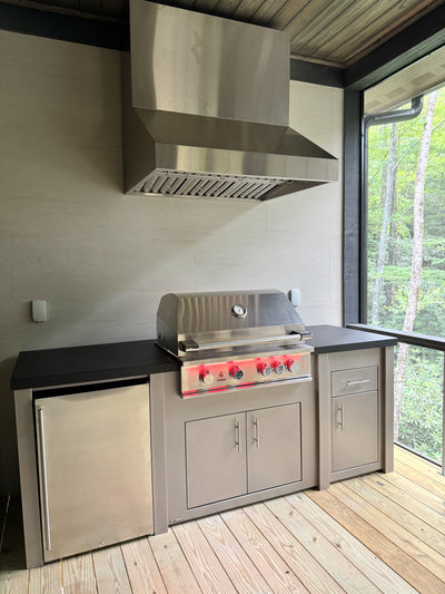 Customer kitchen with the Under-Cabinet Range Hood, Convertible to Ductless, Stainless Steel Finish, Outdoor Rated | Proline PLJW 105