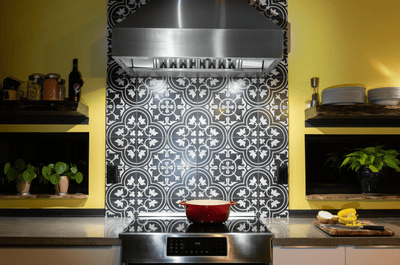 Customer kitchen with the Wall Mounted Range Hood, Ducted, Variable CFM, Stainless Steel Finish, Outdoor Rated Finish option | Proline ProVWC