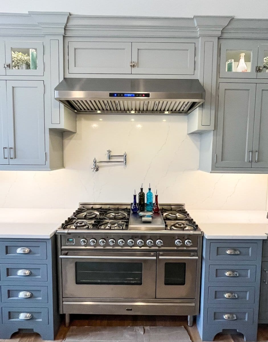 ProlineRangeHoods features their 900 CFM Under-Cabinet Hood in stainless steel, blue cabinets, and elegant baffle filters. PLFW 115.36
