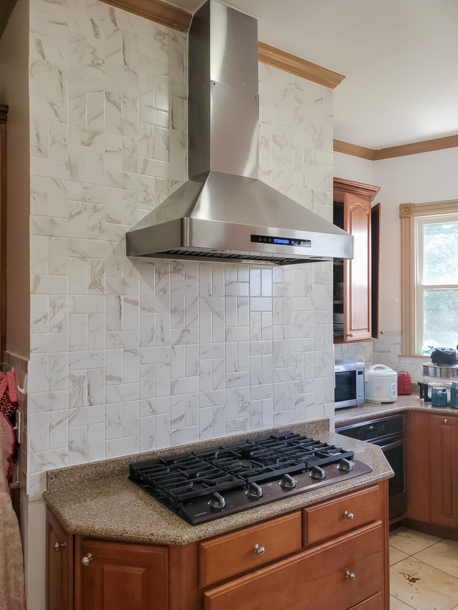 Modern kitchen with high-performance LCD touch system, Proline PLJW 130 range hood from ProlineRangeHoods.com, gas stovetop.