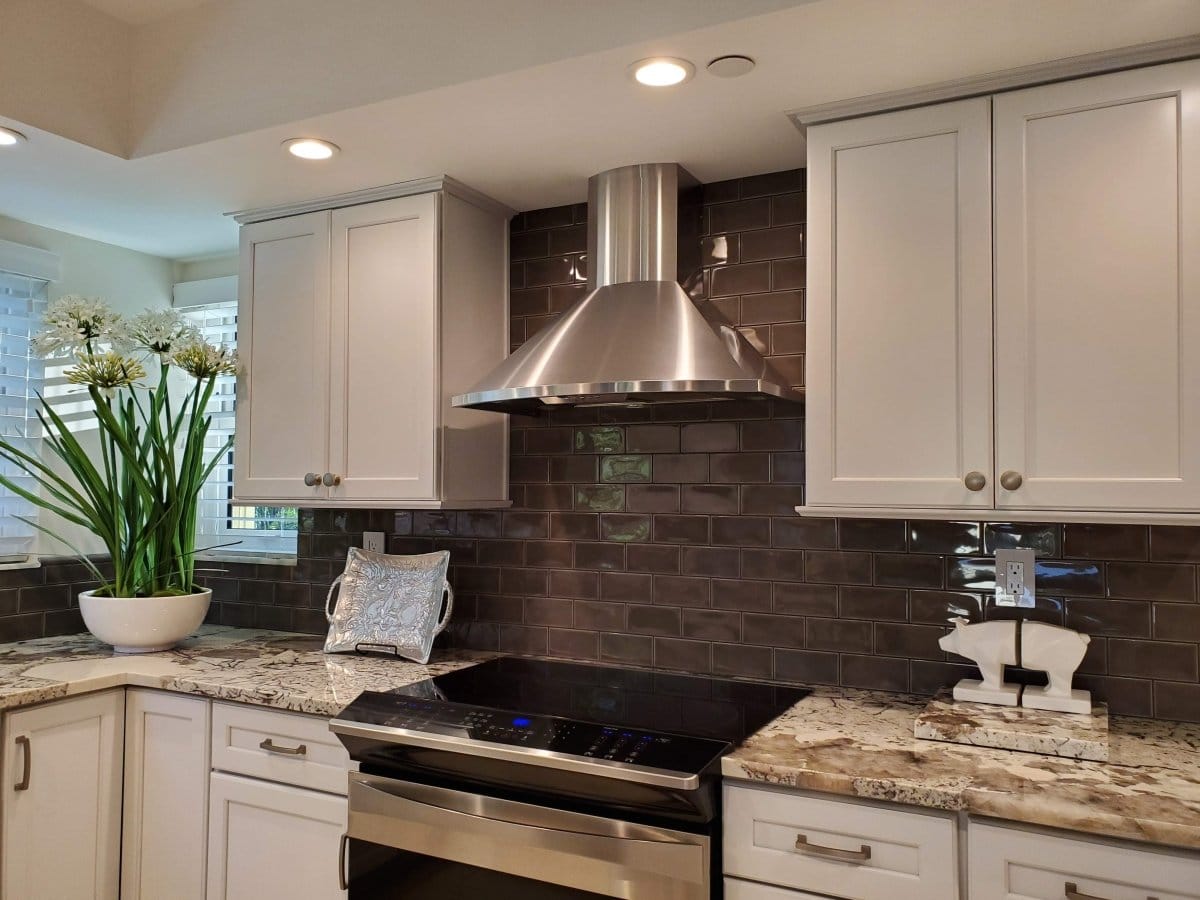 Proline Vector - Ducted Wall-Mounted Range Hood Installed Over a Cooktop in Contemporary Kitchen Space