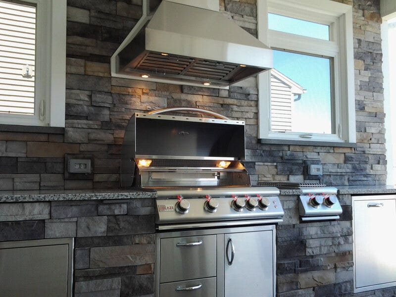 10 Pros and Cons of Outdoor Kitchens - Proline Range Hoods