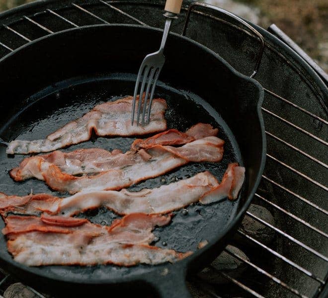 How to Season Cast Iron with Bacon Grease (Experts Agree) - Proline Range Hoods