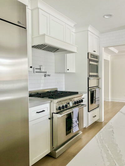Customer kitchen with the Insert Range Hood, Ducted, 600 or 1200 CFM, Stainless Steel Finish| Proline PLJL INS