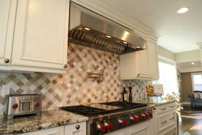 Customer kitchen with the Proline ProVW - Ducted Under-Cabinet Range Hood, Variable CFM | Stainless Steel,  Outdoor Rated Finish Option