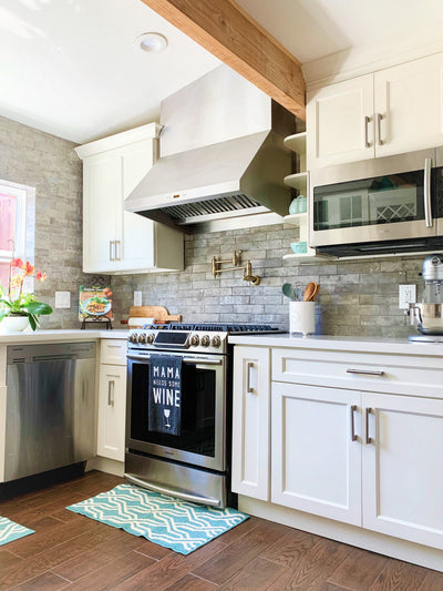 Customer kitchen with the Proline PLFW 832 - Under-Cabinet Range Hood, 1000/2000 CFM | Convertible to Ductless, Stainless Steel Finish