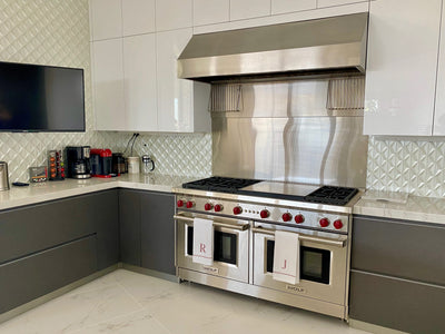 Customer kitchen with the Proline ProVW - Ducted Under-Cabinet Range Hood, Variable CFM | Stainless Steel,  Outdoor Rated Finish Option