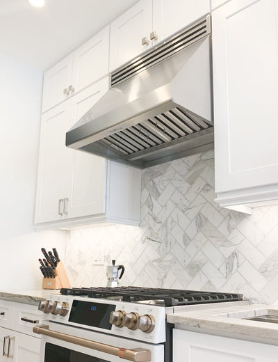 Customer kitchen with the Proline PLJW 108  - Under Cabinet Range Hood, 1000/2000 CFM | Convertible to Ductless, Premium Stainless Steel