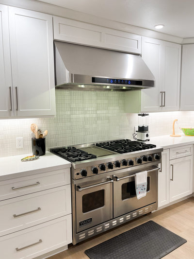 Customer kitchen with the Proline PLJW 101 - Ducted Under-Cabinet Range Hood, 1000/2000 CFM | Stainless Steel Finish