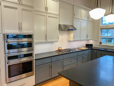 Customer kitchen with the Proline PLFW 115 - Under-Cabinet Range Hood, 900 CFM | Stainless Steel Finish
