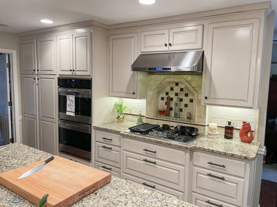 Customer kitchen with the Proline PLFW 115 - Under-Cabinet Range Hood, 900 CFM | Stainless Steel Finish