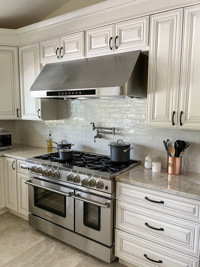 Customer kitchen with the Proline PLJW 101 - Ducted Under-Cabinet Range Hood, 1000/2000 CFM | Stainless Steel Finish