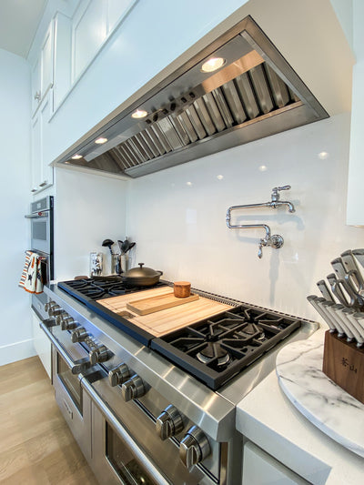 Customer kitchen with the Insert Range Hood, Variable CFM, Stainless Steel Finish| Proline ProVL