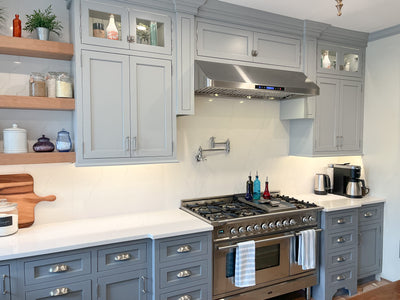 Customer kitchen with the Proline PLFW 115 - Under-Cabinet Range Hood, 900 CFM | Stainless Steel Finish