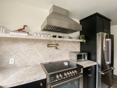 Customer kitchen with the Wall Mounted Range Hood, Ducted, Variable CFM, Stainless Steel Finish, Outdoor Rated Finish option | Proline ProVWC