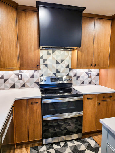Customer kitchen with the Insert Range Hood for Custom Range Hoods, 1000 CFM, Stainless Steel Finish| Proline PLFL 832